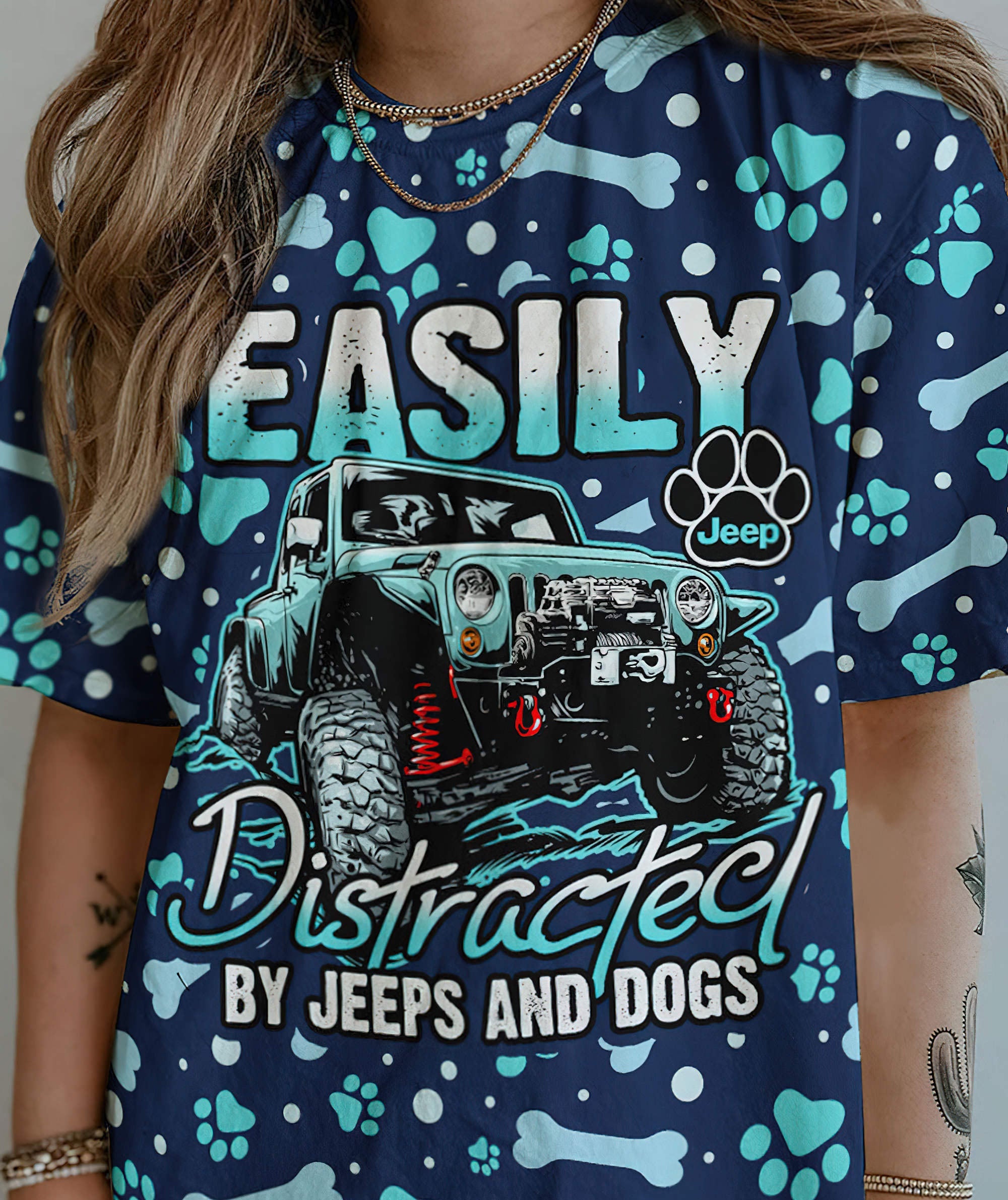 easily-distracted-by-jeeps-and-dogs-t-shirt