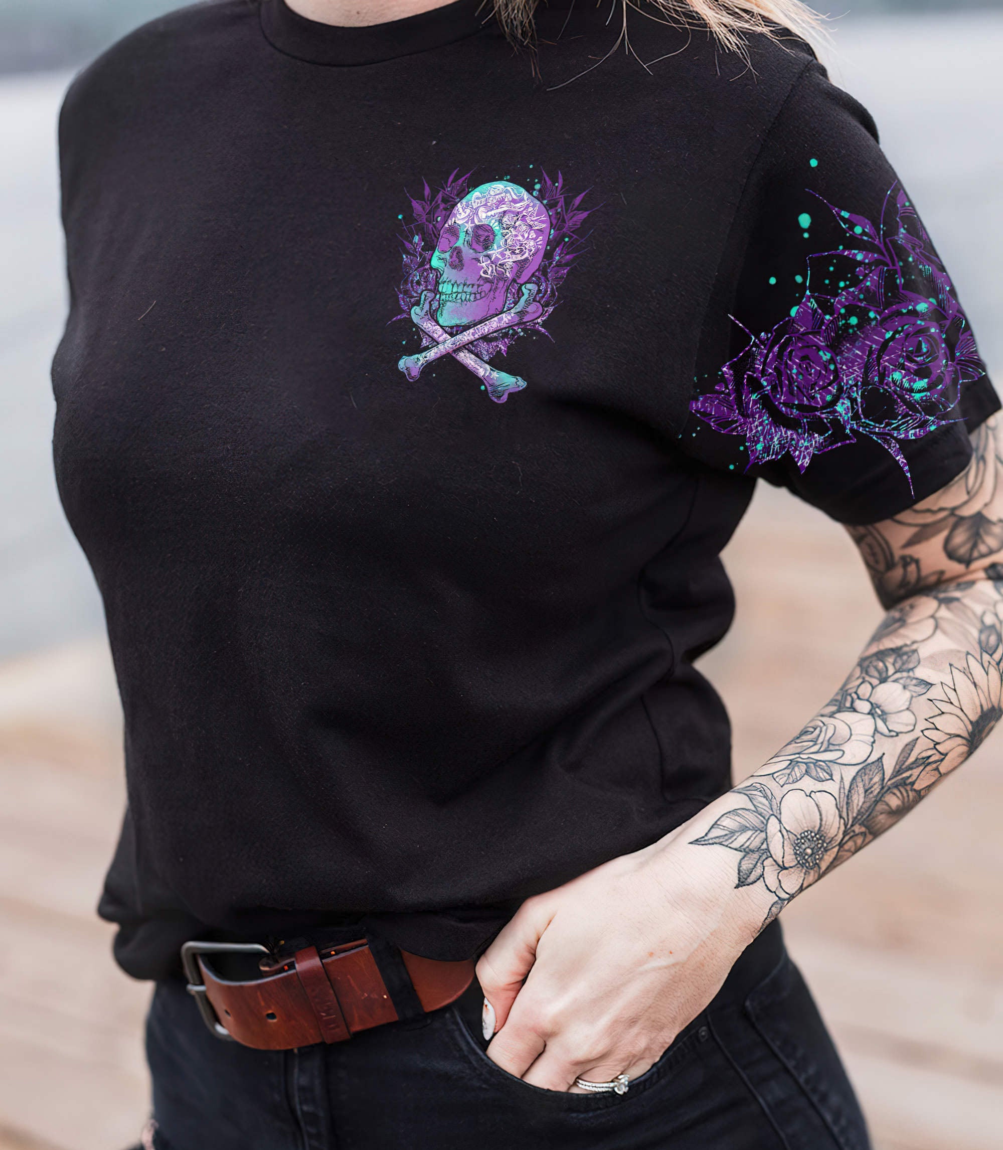 just-a-woman-who-loves-skulls-and-has-tattoos-all-over-print-t-shirt