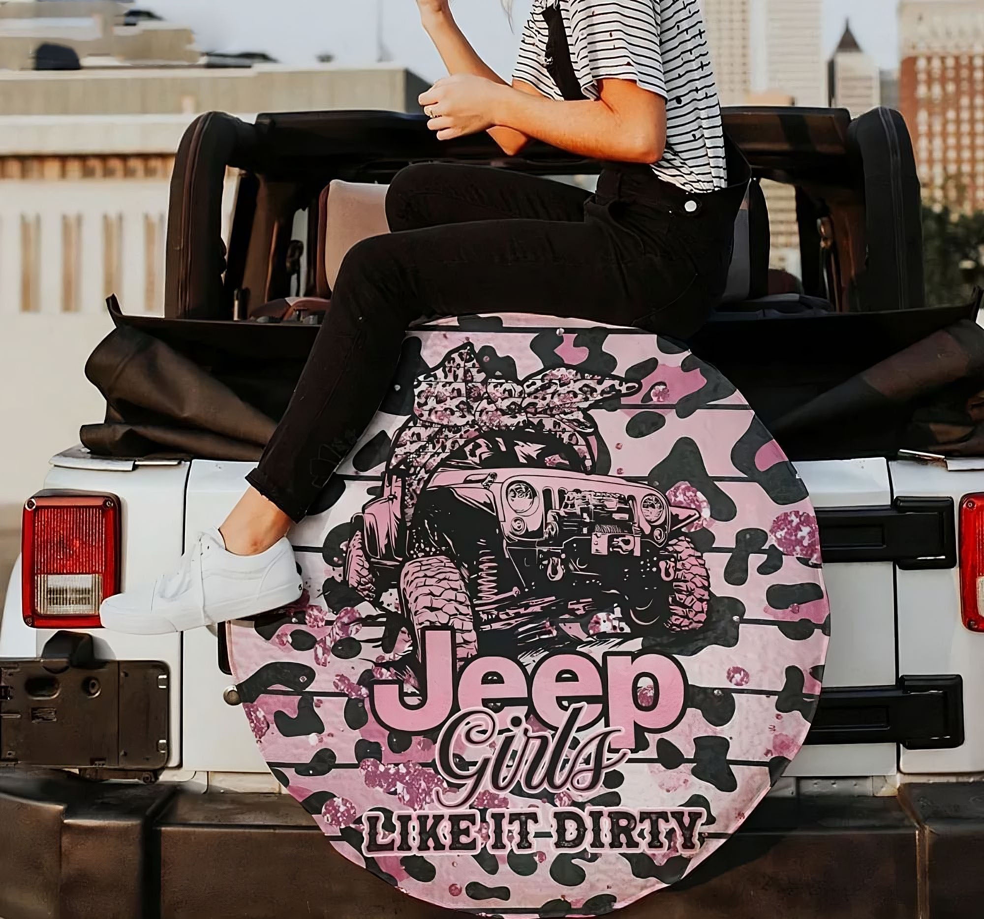 jeep-girls-like-it-dirty-leopard-automotive-spare-tire-cover