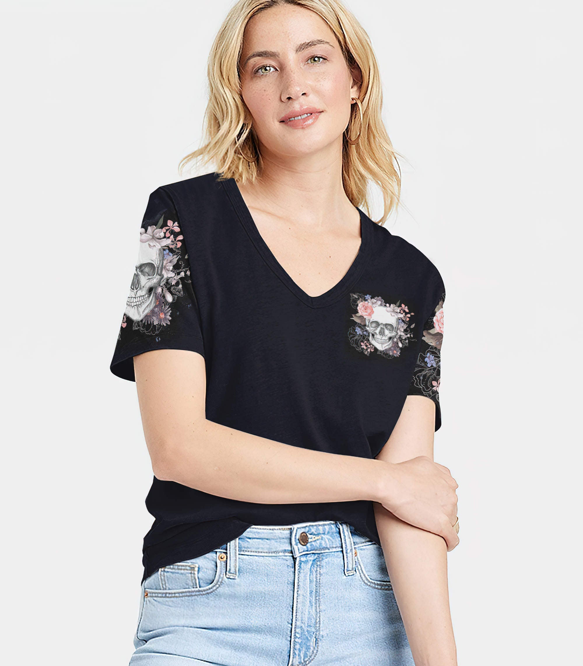 just-a-woman-who-loves-skull-and-has-tattoos-all-over-print-women-v-neck-t-shirt