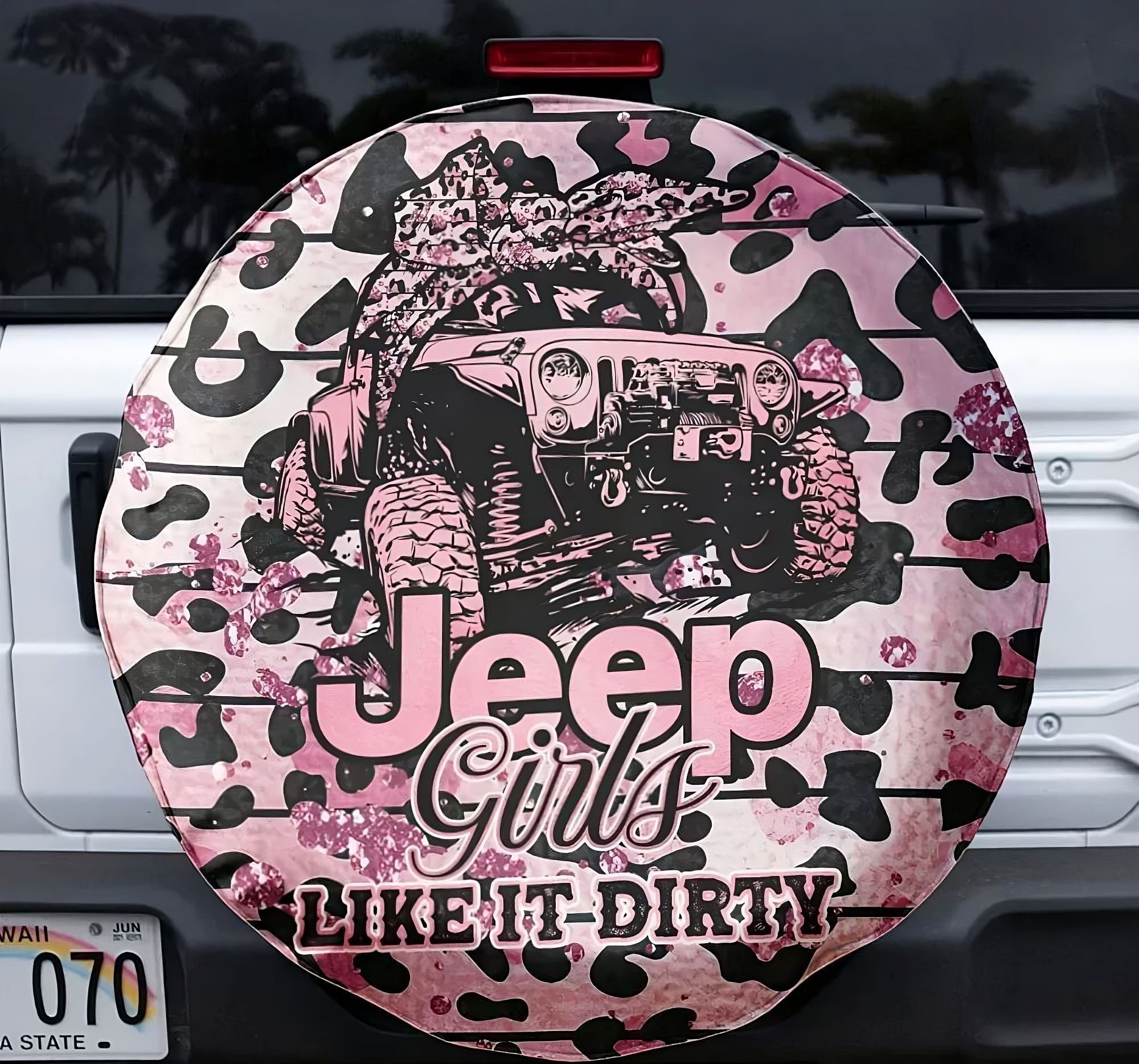 jeep-girls-like-it-dirty-leopard-automotive-spare-tire-cover