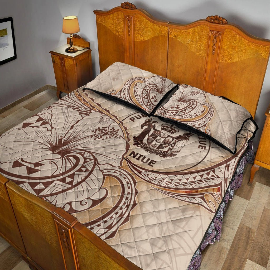 niue-quilt-bed-set-hibiscus-flowers-vintage-style