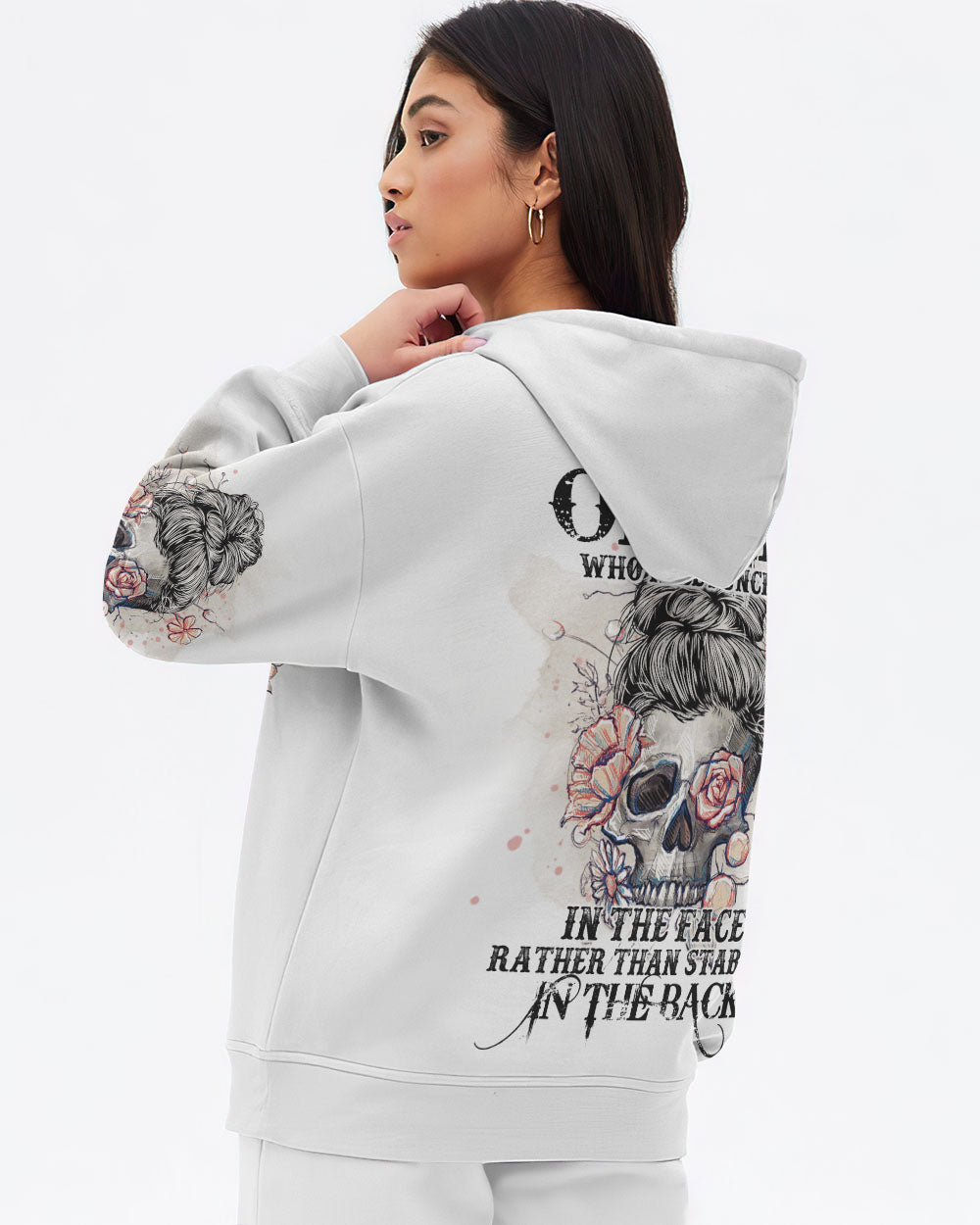 im-the-type-of-girl-who-will-punch-you-in-the-face-womens-skull-hoodie