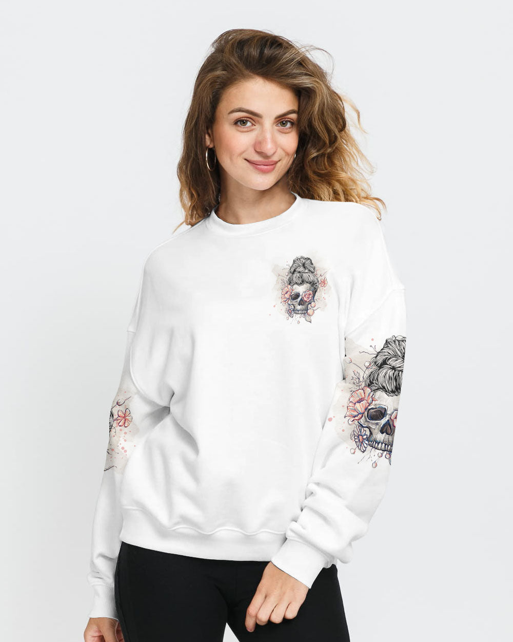 im-the-type-of-girl-who-will-punch-you-in-the-face-womens-skull-sweatshirt