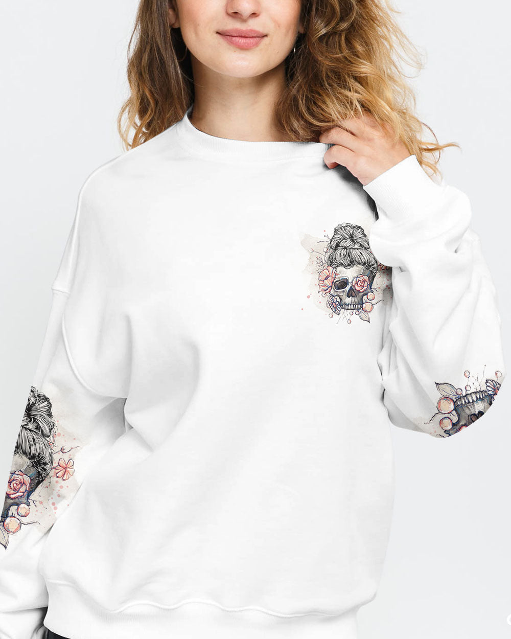 im-the-type-of-girl-who-will-punch-you-in-the-face-womens-skull-sweatshirt